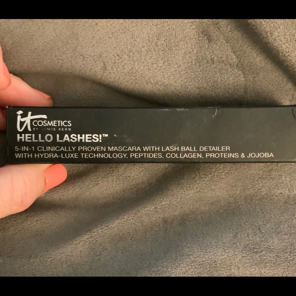 IT HELLO LASHES MASCARA